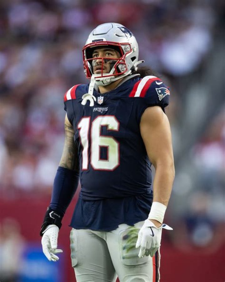 Sione Takitaki Biography, Age, Height, Wife, Net Worth, Family