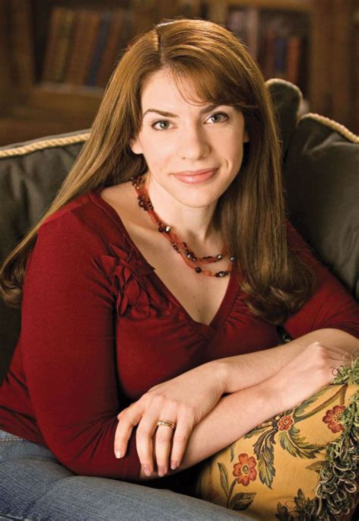 Stephenie Meyer Biography, Age, Height, Husband, Net Worth, Family