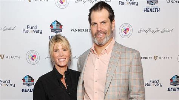 Steve Hutchinson Biography, Age, Height, Husband, Net Worth, Family