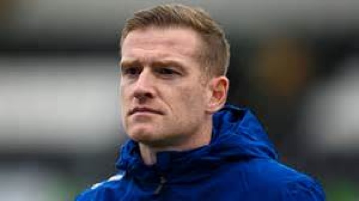 Steven Davis Biography, Age, Height, Wife, Net Worth, Family