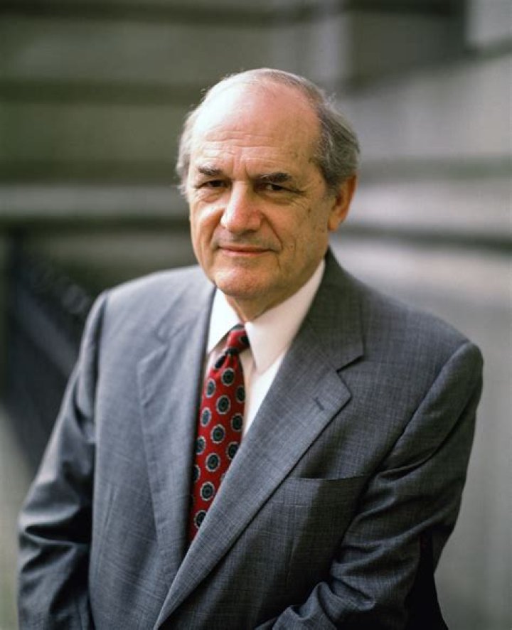 Steven Hill Biography, Age, Height, Wife, Net Worth, Family
