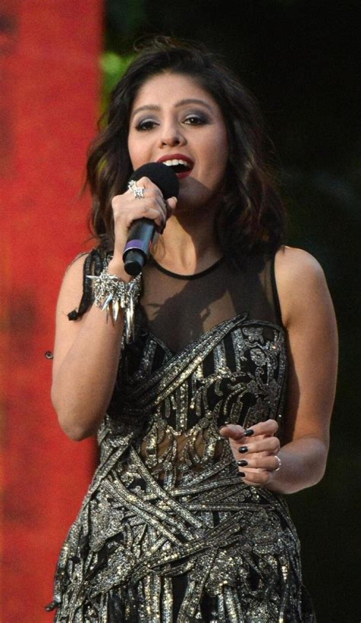 Sunidhi Chauhan Biography, Age, Height, Husband, Net Worth, Family