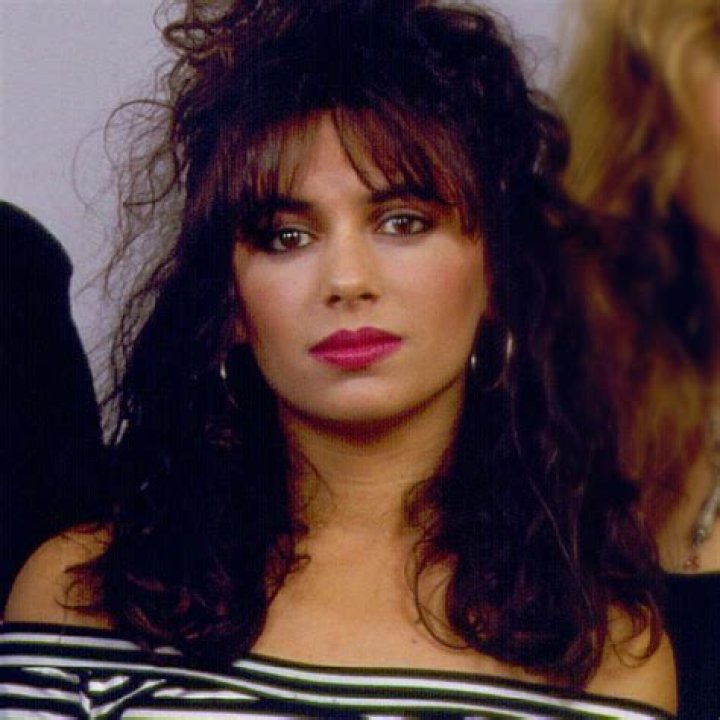 Susanna Hoffs biografía, edad, altura, esposa, net worth, familia