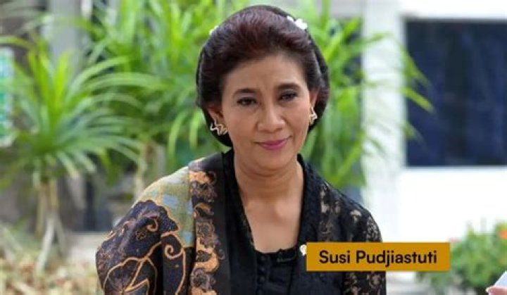 Susi Pudjiastuti Biography, Age, Height, Husband, Net Worth, Family