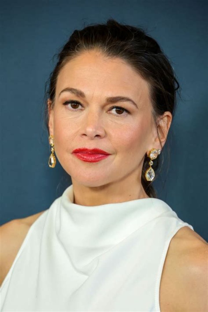 Sutton Foster Biography, Age, Height, Husband, Net Worth, Family