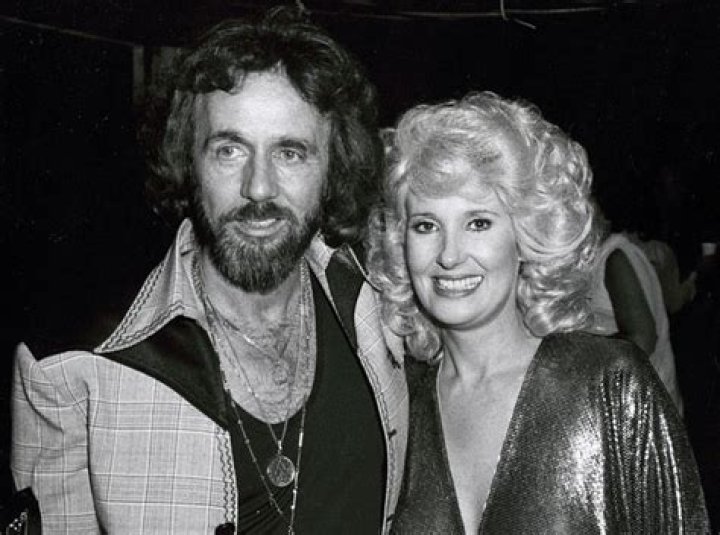 Tammy Wynette Biography, Age, Height, Husband, Net Worth, Family