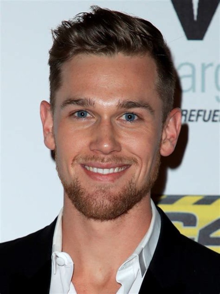 Taylor John Smith Biography, Age, Height, Net Worth, Family