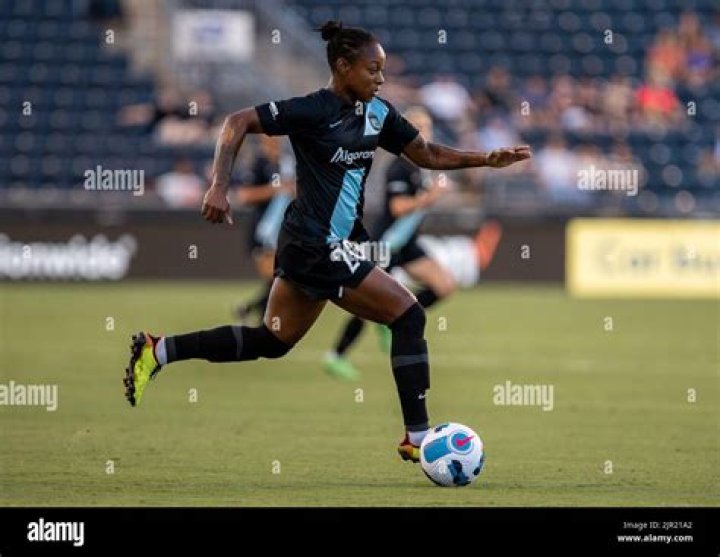 Taylor Smith Biography, Age, Height, Husband, Net Worth, Family