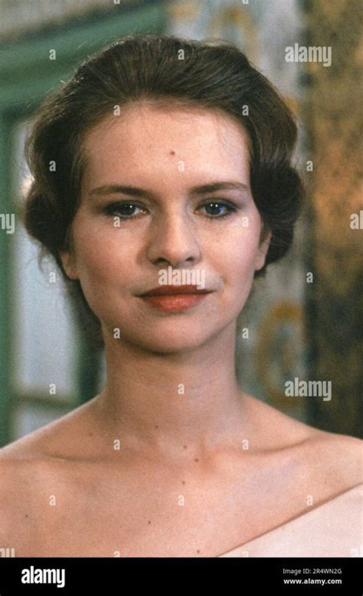 Teresa Ann Savoy Biography, Age, Height, Husband, Net Worth, Family