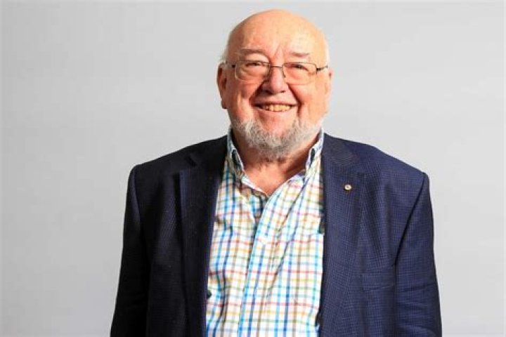 Thomas Keneally Biography, Age, Height, Wife, Net Worth, Family