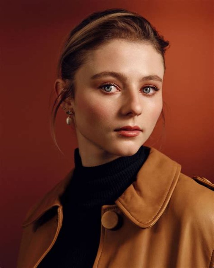 Thomasin McKenzie Biography, Age, Height, Husband, Net Worth, Family