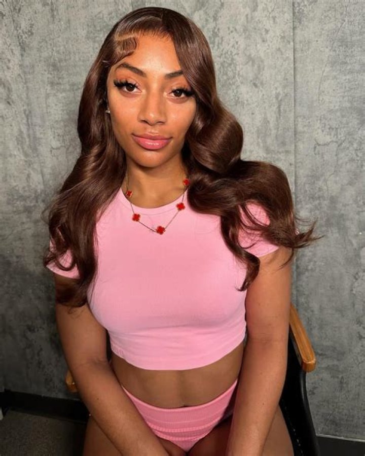 Tia Jones Biography, Age, Height, Husband, Net Worth, Family