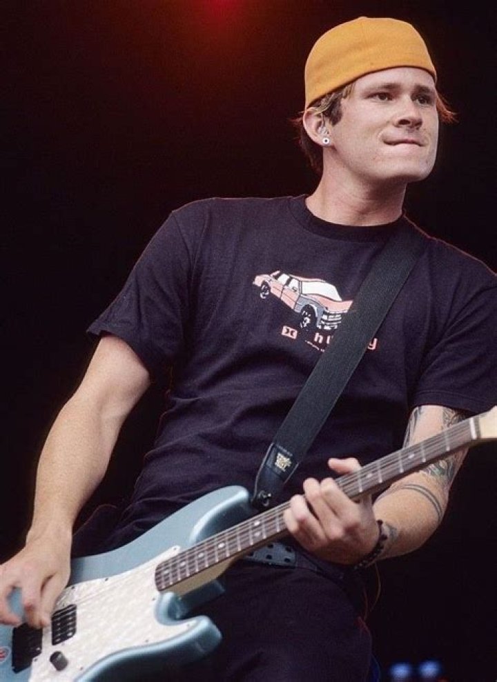 Tom DeLonge biografía, edad, altura, esposo, net worth, familia