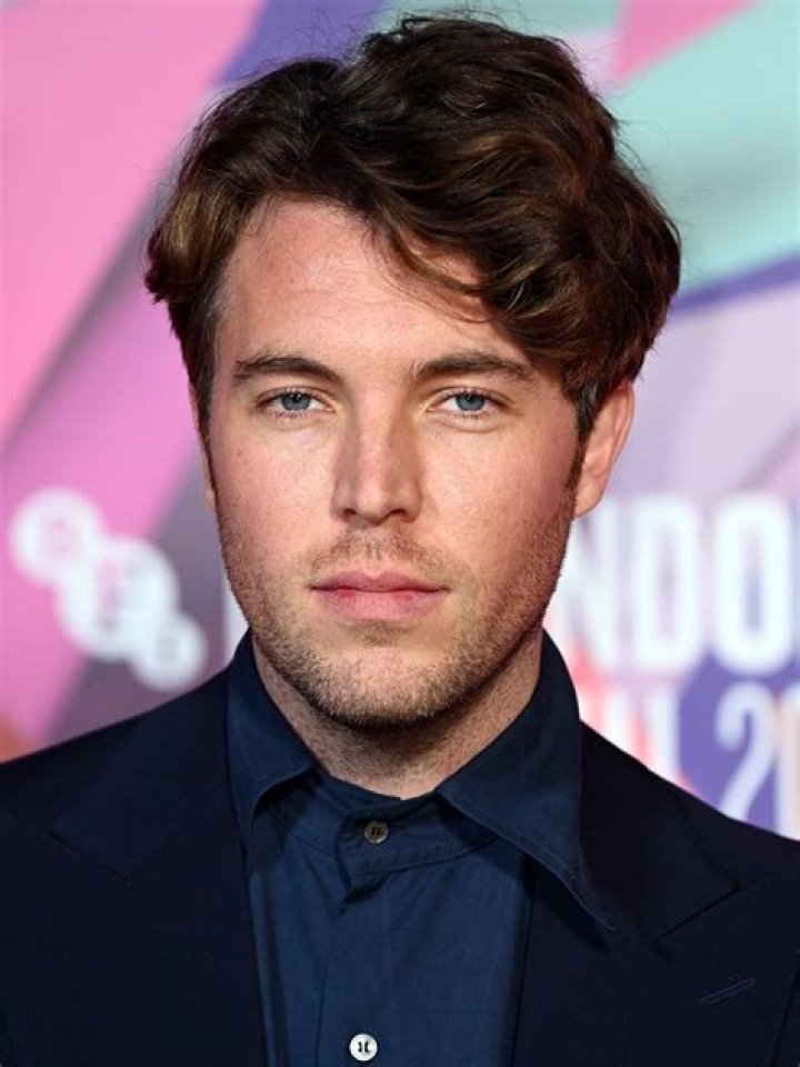 Tom Hughes Biography, Age, Height, Wife, Net Worth, Family