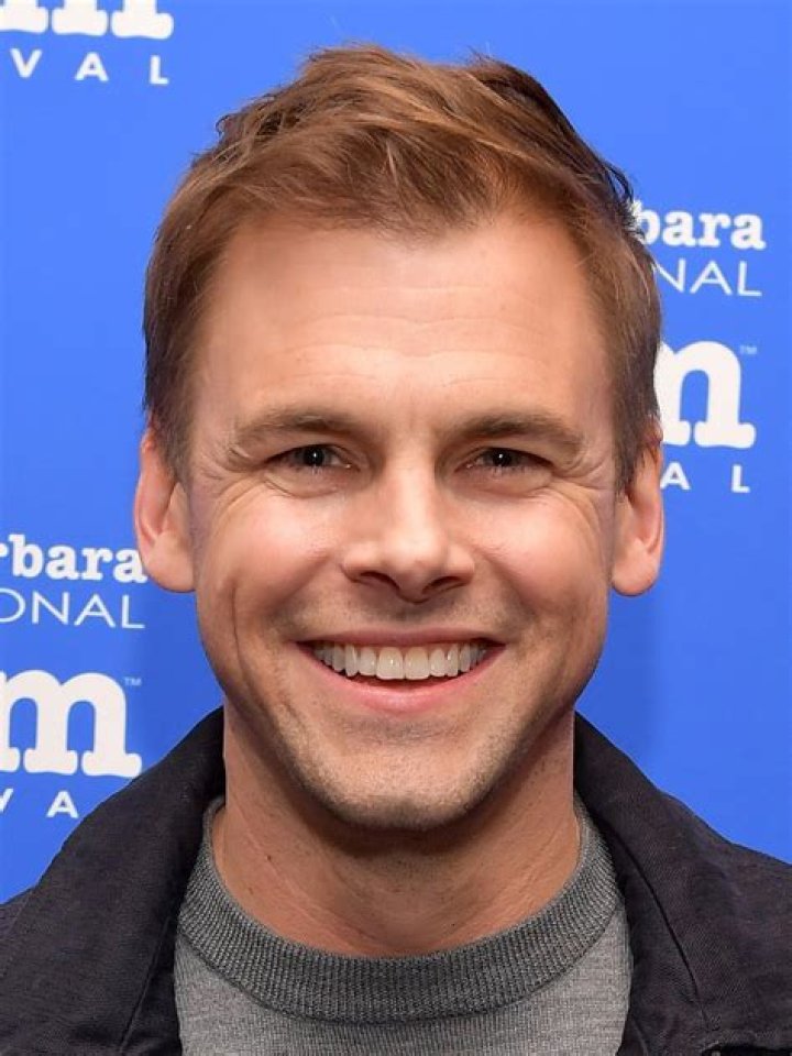 Tommy Dewey Biography, Age, Height, Wife, Net Worth, Family