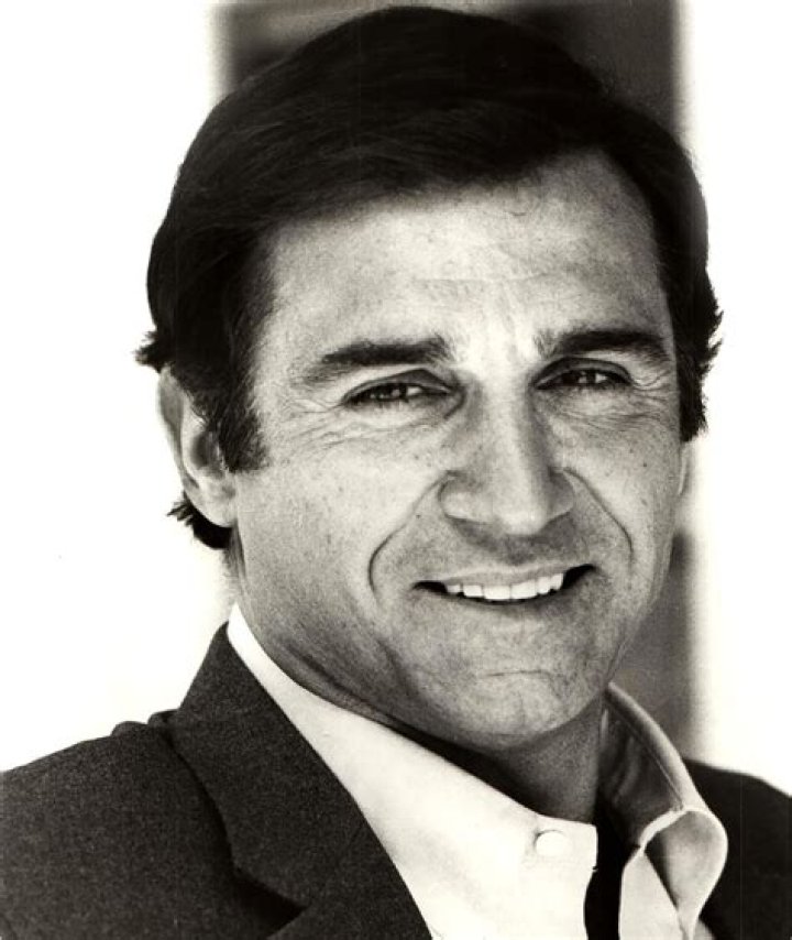 Tony Lo Bianco Biography, Age, Height, Wife, Net Worth, Family