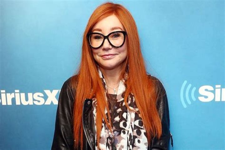 Tori Amos Biography, Age, Height, Husband, Net Worth, Family