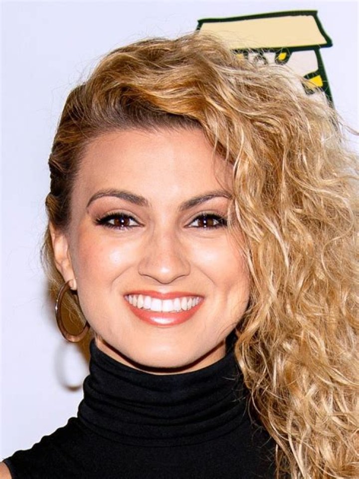 Tori Kelly Biography, Age, Height, Husband, Net Worth, Family