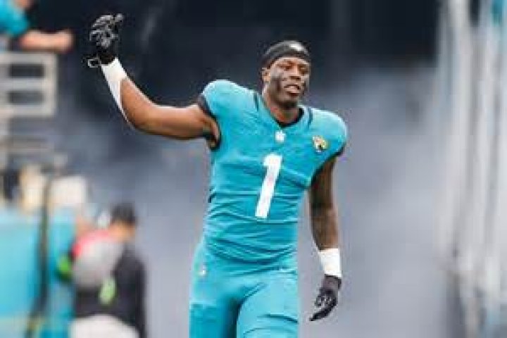 Travis Etienne Biography, Age, Height, Wife, Net Worth, Family