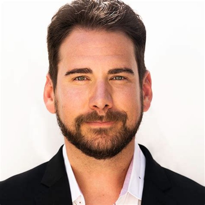 Travis Webb Biography, Age, Height, Wife, Net Worth, Family