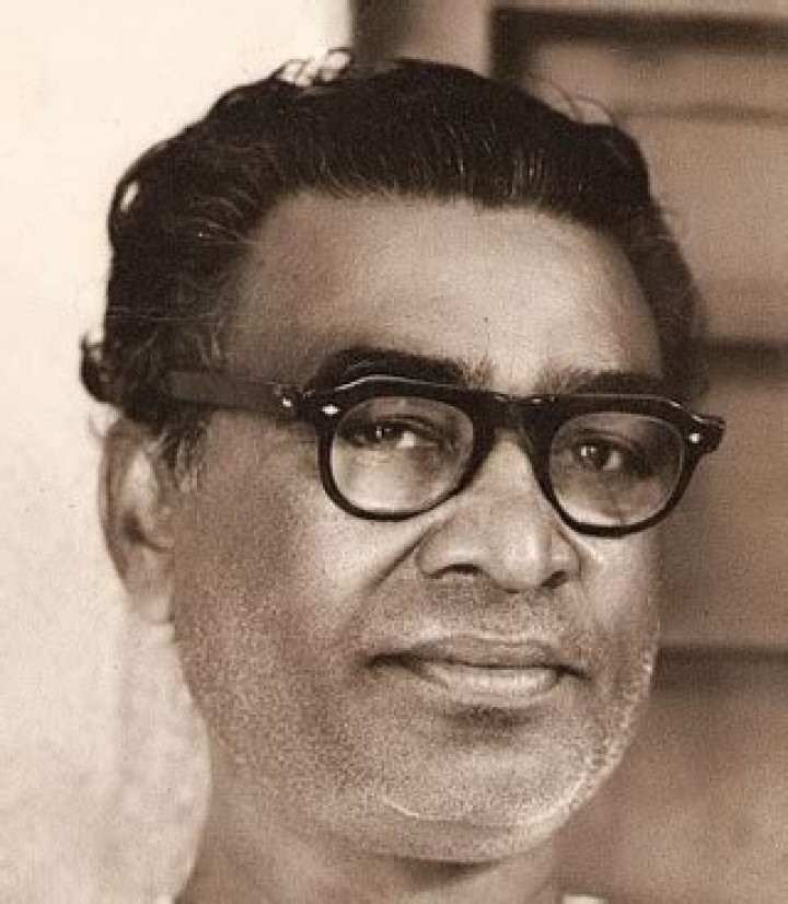 Tripuraneni Gopichand Biography, Age, Height, Husband, Net Worth, Family