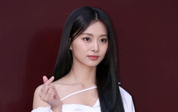 Tzuyu Biography, Age, Height, Husband, Net Worth, Family