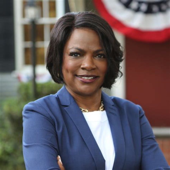 Val Demings Biography, Age, Height, Husband, Net Worth, Family