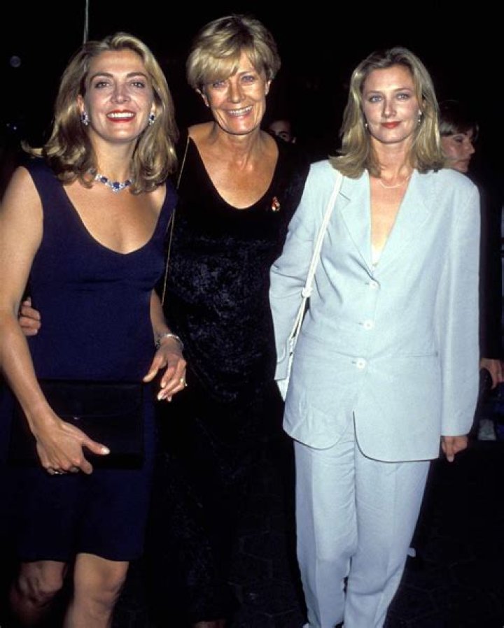 Vanessa Redgrave Biography, Age, Height, Husband, Net Worth, Family