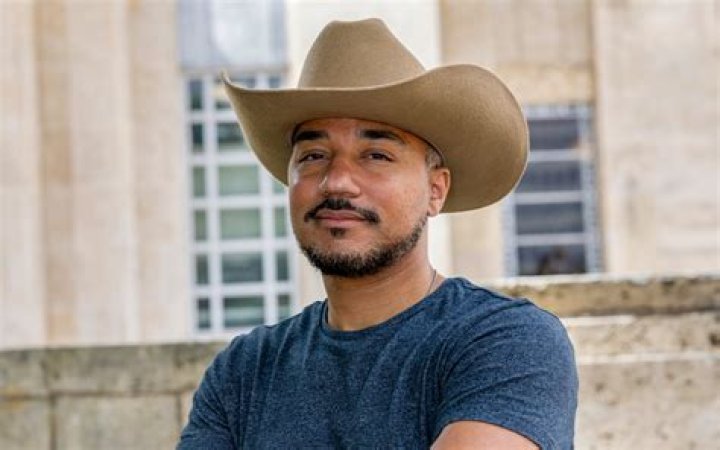 Vernon Lewis Biography, Age, Height, Wife, Net Worth, Family