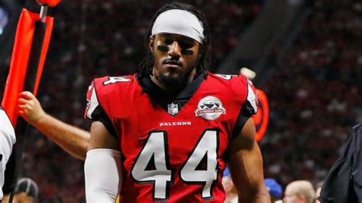 Vic Beasley biografía, edad, altura, esposo, net worth, familia