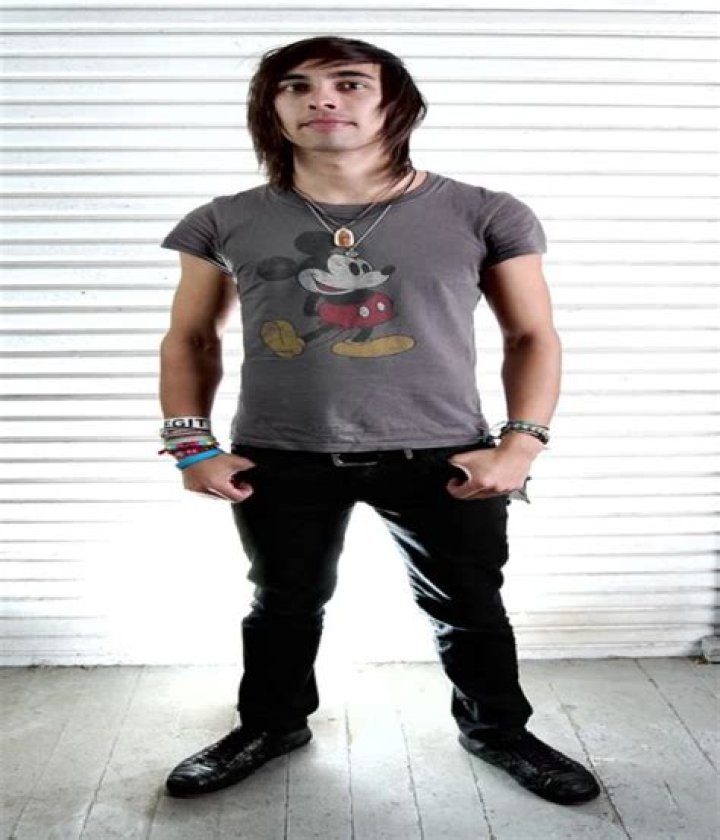 Vic Fuentes Biography, Age, Height, Wife, Net Worth, Family