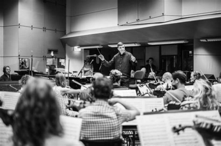 Vince Mendoza Biography, Age, Height, Wife, Net Worth, Family