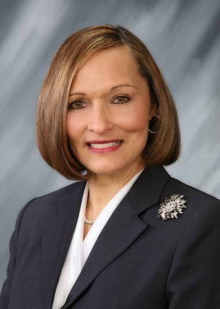 Vivian Davis Figures Biography, Age, Height, Husband, Net Worth, Family