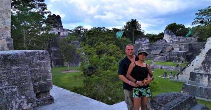 Von Flores Biography, Age, Height, Wife, Net Worth, Family