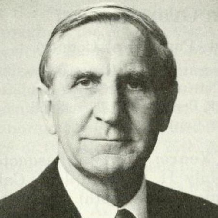 W. Stine Isenhower Biography, Age, Height, Wife, Net Worth and Family