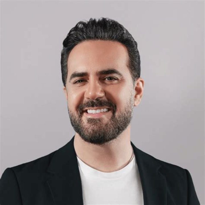 Wael Jassar Biography, Age, Height, Wife, Net Worth, Family