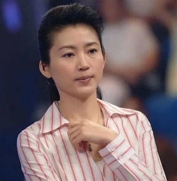Wang Xiaoya Biography, Age, Height, Husband, Net Worth, Family