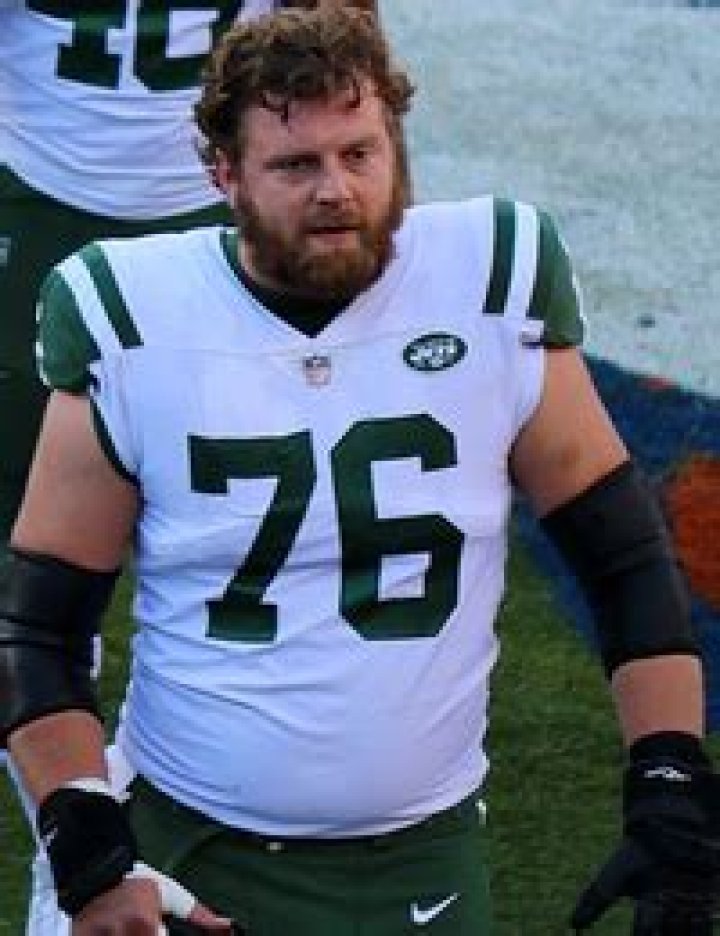 Wesley Johnson Biography, Age, Height, Wife, Net Worth, Family