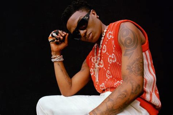 Wizkid Biography, Age, Height, Wife, Net Worth, Family