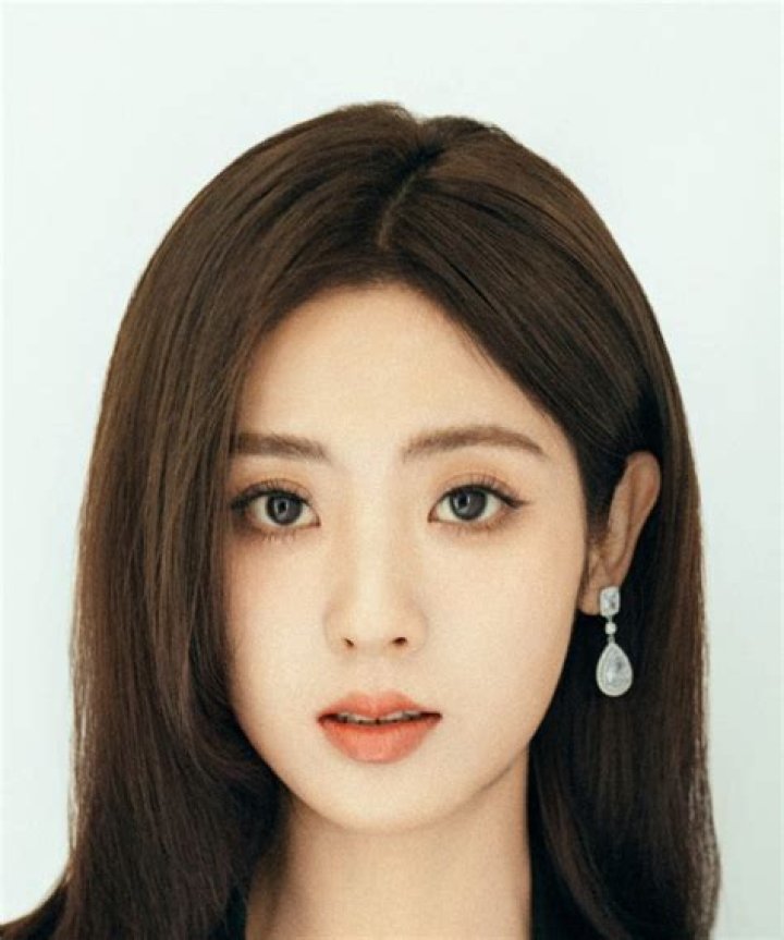 Xing Fei Biography, Age, Height, Husband, Net Worth, Family