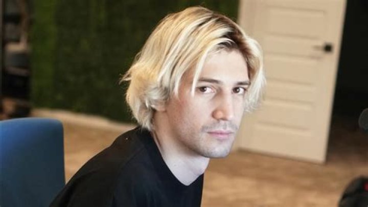 XQc Biography, Age, Height, Wife, Net Worth, Family