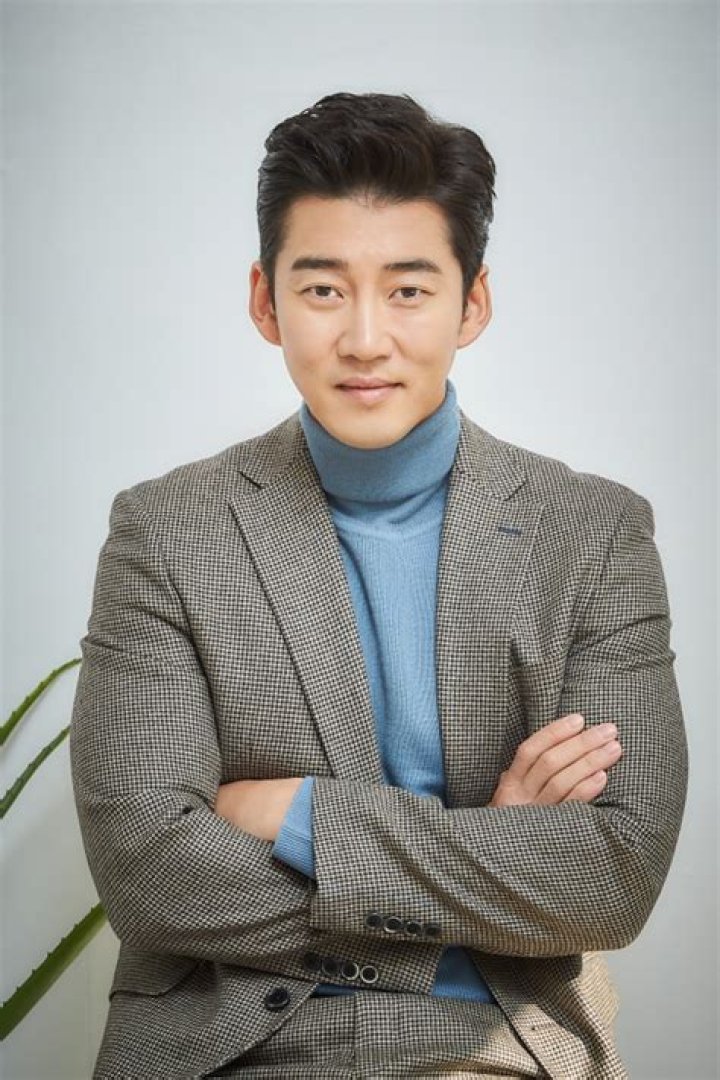 Yoon Kye-sang Biography, Age, Height, Wife, Net Worth, Family