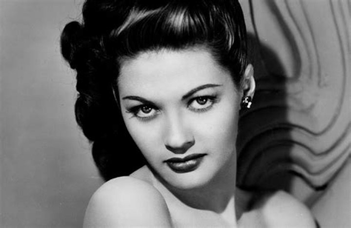Yvonne De Carlo Biography, Age, Height, Husband, Net Worth, Family