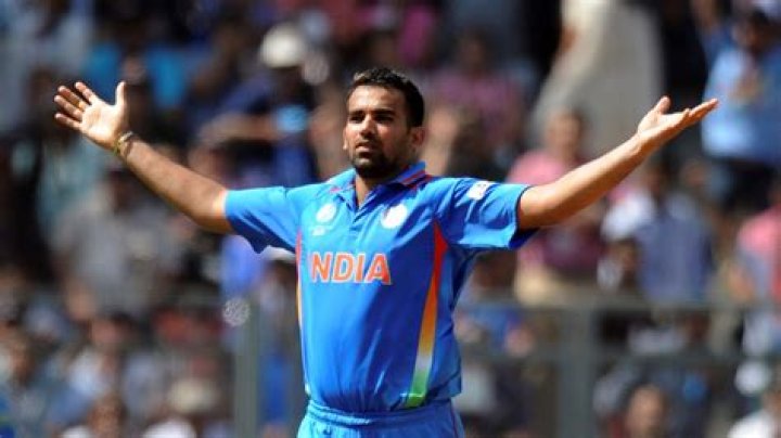 Zakir Khan Biography, Age, Height, Wife, Net Worth, Family