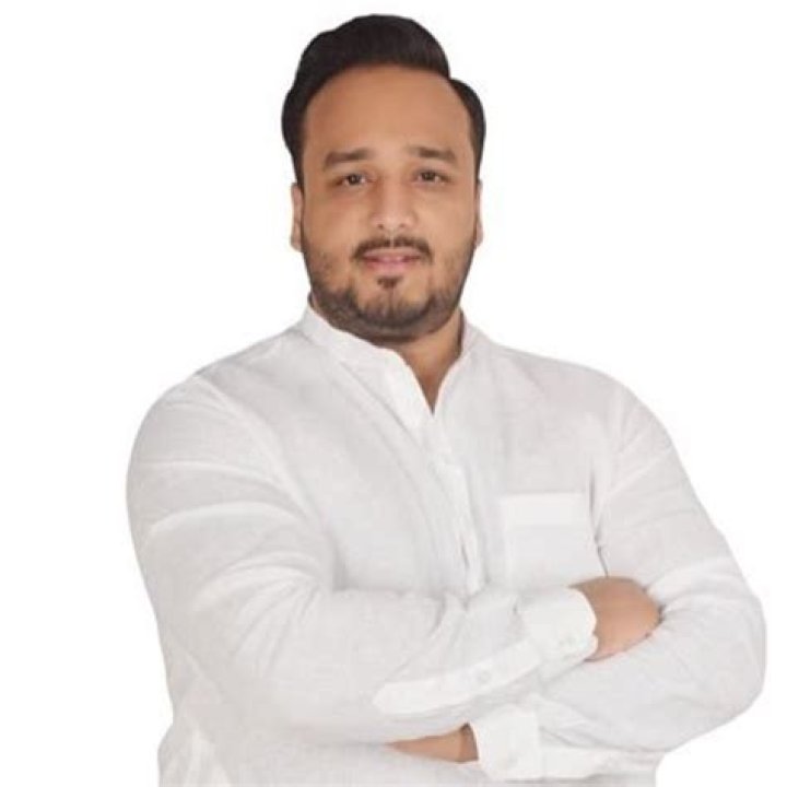 Zeeshan Siddique Biography, Age, Height, Wife, Net Worth, Family