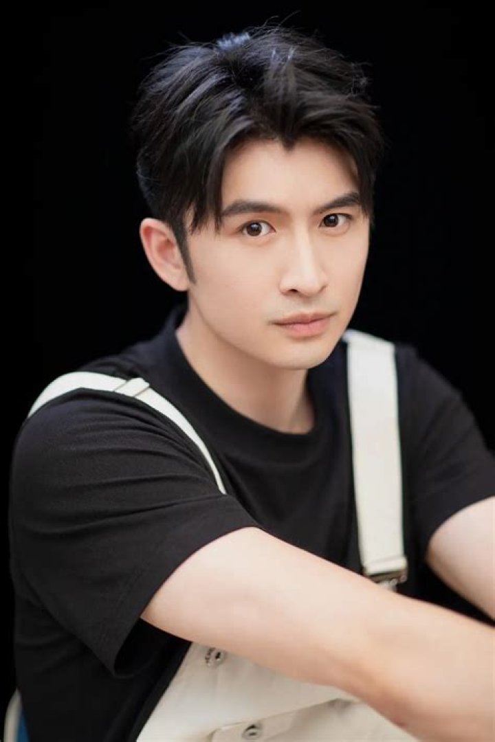 Zhang Yunlong Biography, Age, Height, Wife, Net Worth, Family