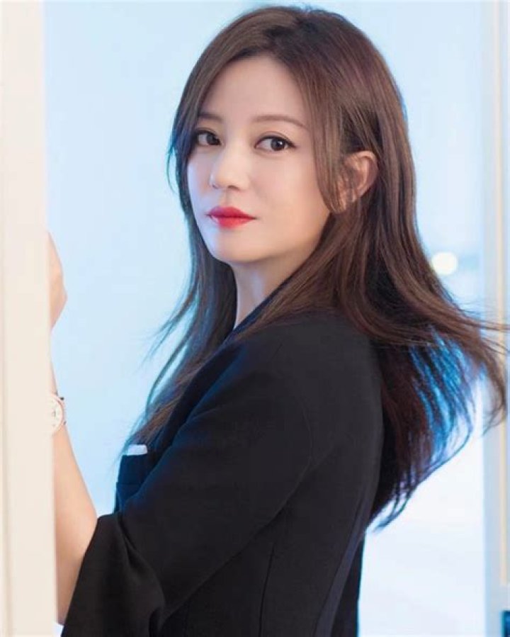 Zhao Wei Biography, Age, Height, Husband, Net Worth, Family