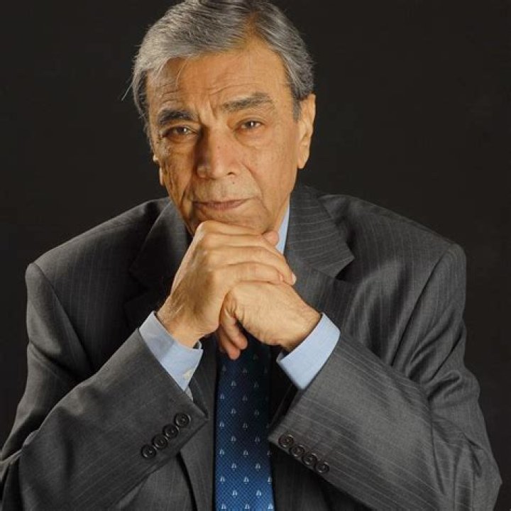 Zia Mohyeddin Biography, Age, Height, Wife, Net Worth, Family