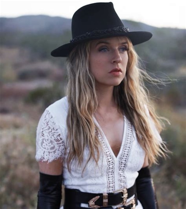 ZZ Ward biografía, edad, altura, esposa, net worth, familia